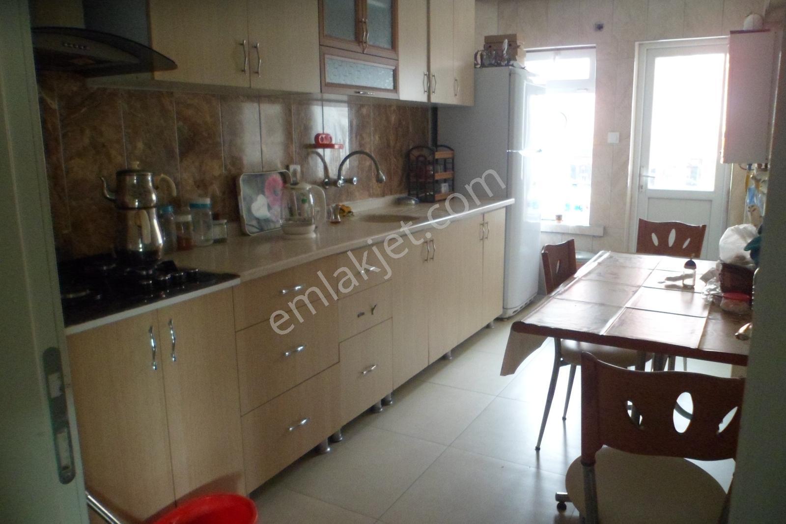 Cadde Üstü Köşe Başı İşyeri Ruhsatlı 2+1 Satılık Daire - Görsel 5