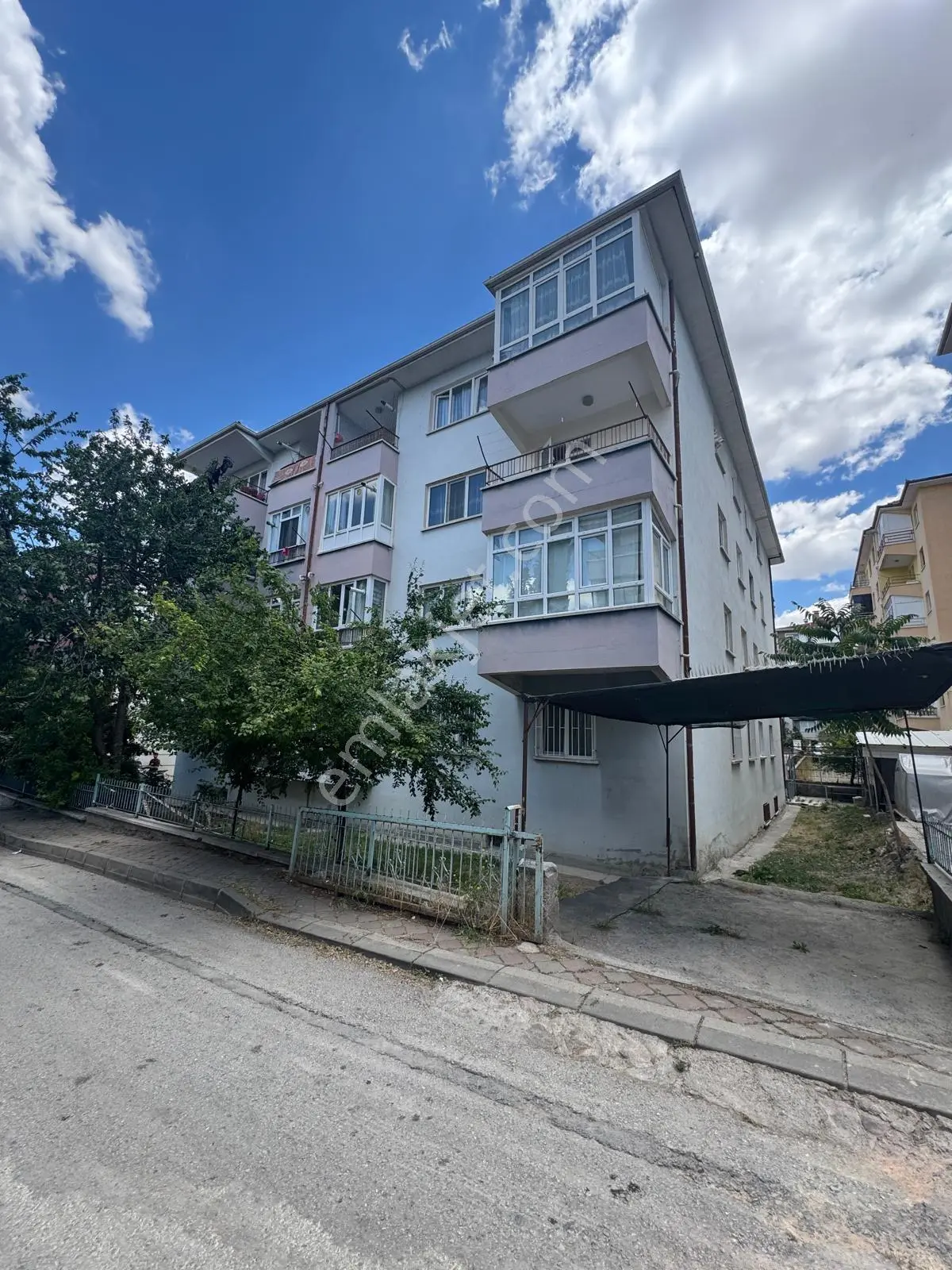 Polat Live'dan Ara Katta Önü Açık Bakımlı 3+1 Satılık Daire