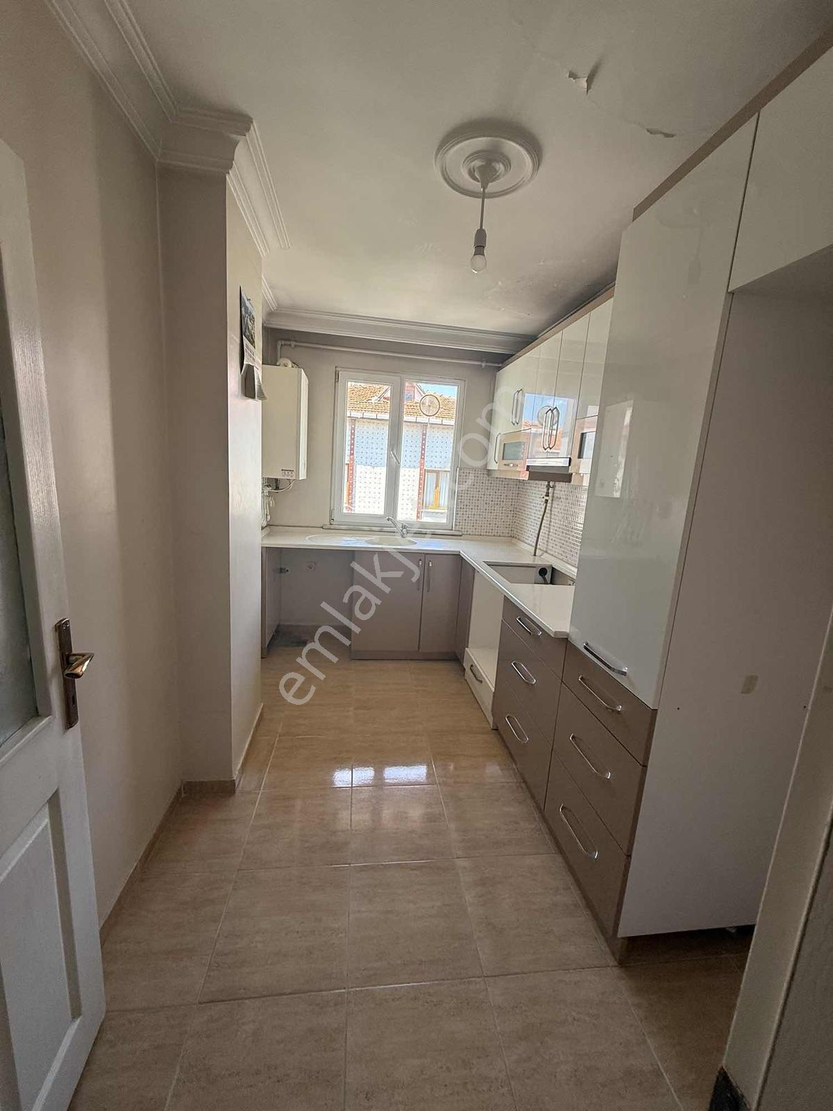 Ataşehir Kayışdağı'nda Balkonlu Kiralık Ferah 2+1 Daire - Görsel 16