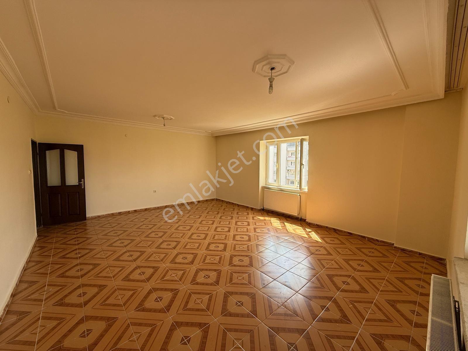 Kayapınar'da Geniş Balkonlu Ve Şehir Manzaralı Kiralık 3+1 - Görsel 2