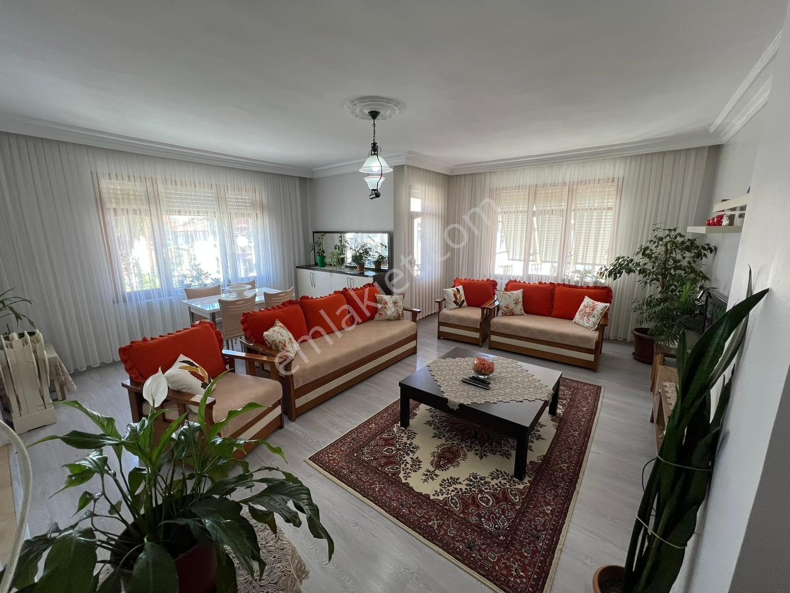 Furkan Demir'den Karamürsel Merkez 3+1 Fırsat Acil Satılık Daire