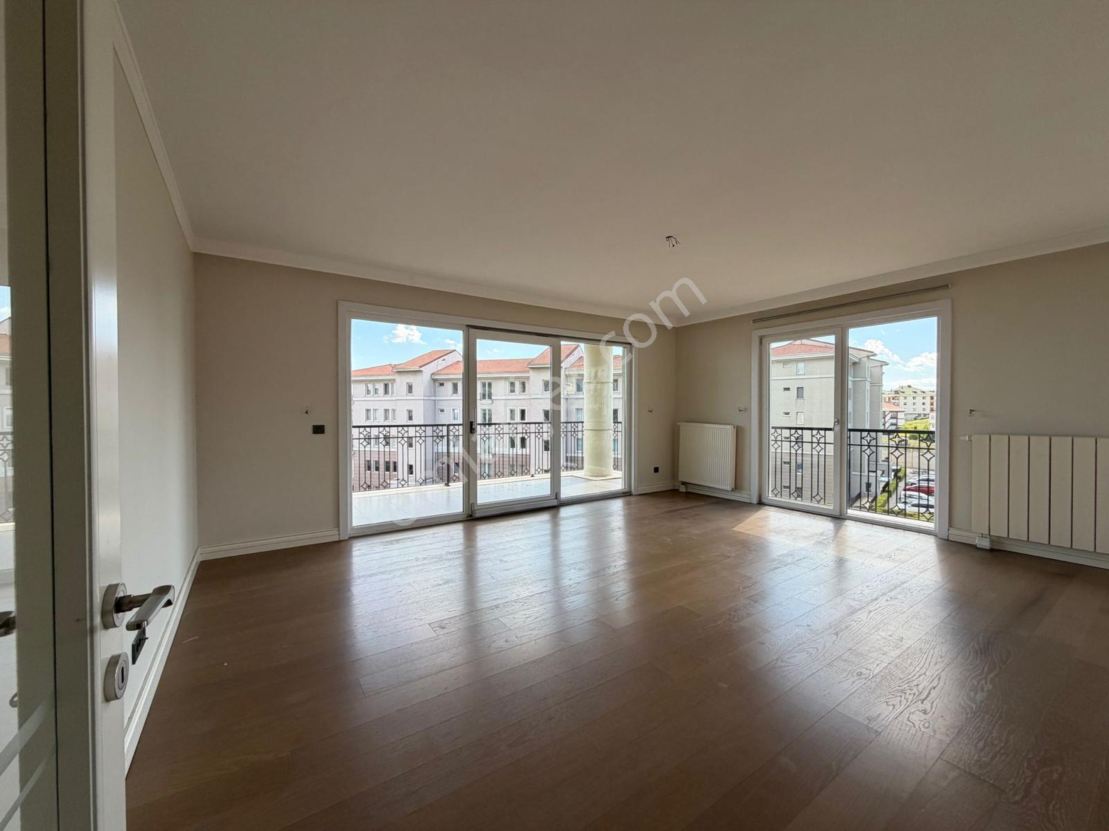 Deniz İstanbul'da Deniz Manzaralı Geniş 3+1 Kiralık Daire - Görsel 2