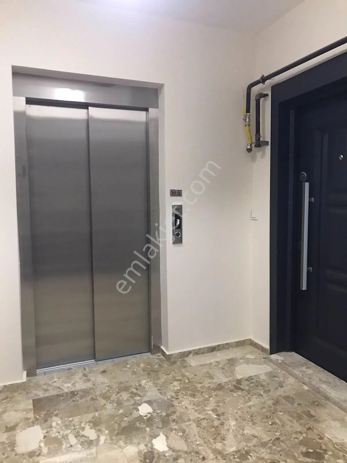 Sıfır Daire Öz Elit Emlak'tan Muradiyede Kiralık 2+1 Cadde Üzerinde - Görsel 5