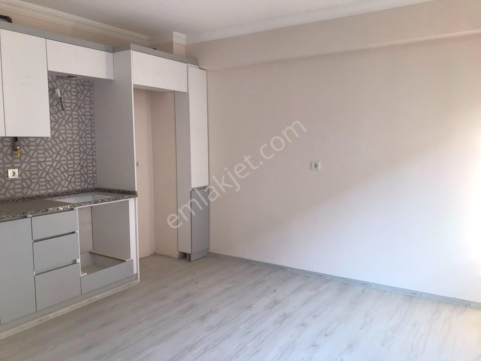 Sıfır Daire Öz Elit Emlak'tan Muradiyede Kiralık 2+1 Cadde Üzerinde - Görsel 8