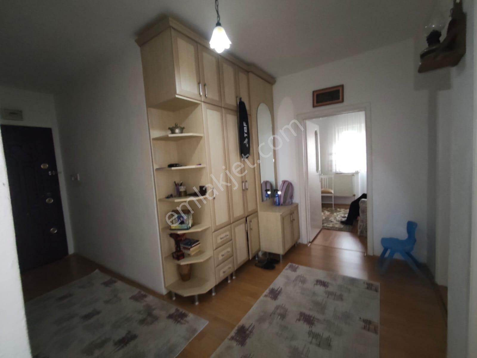 Yılmaz Gayrimenkulden Yapılı Masrafsız 1 Ara Kat Ön Cephe - Görsel 22