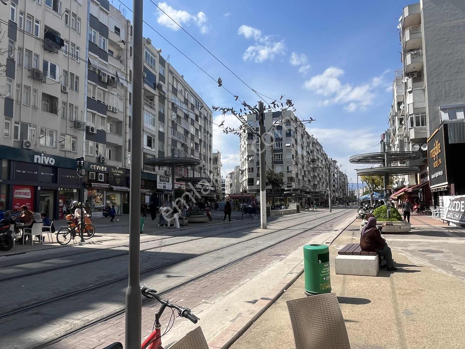 Şarampol Kapalı Yol Tramvay Hattı Üzerinde Satılık Dükkan - Görsel 2