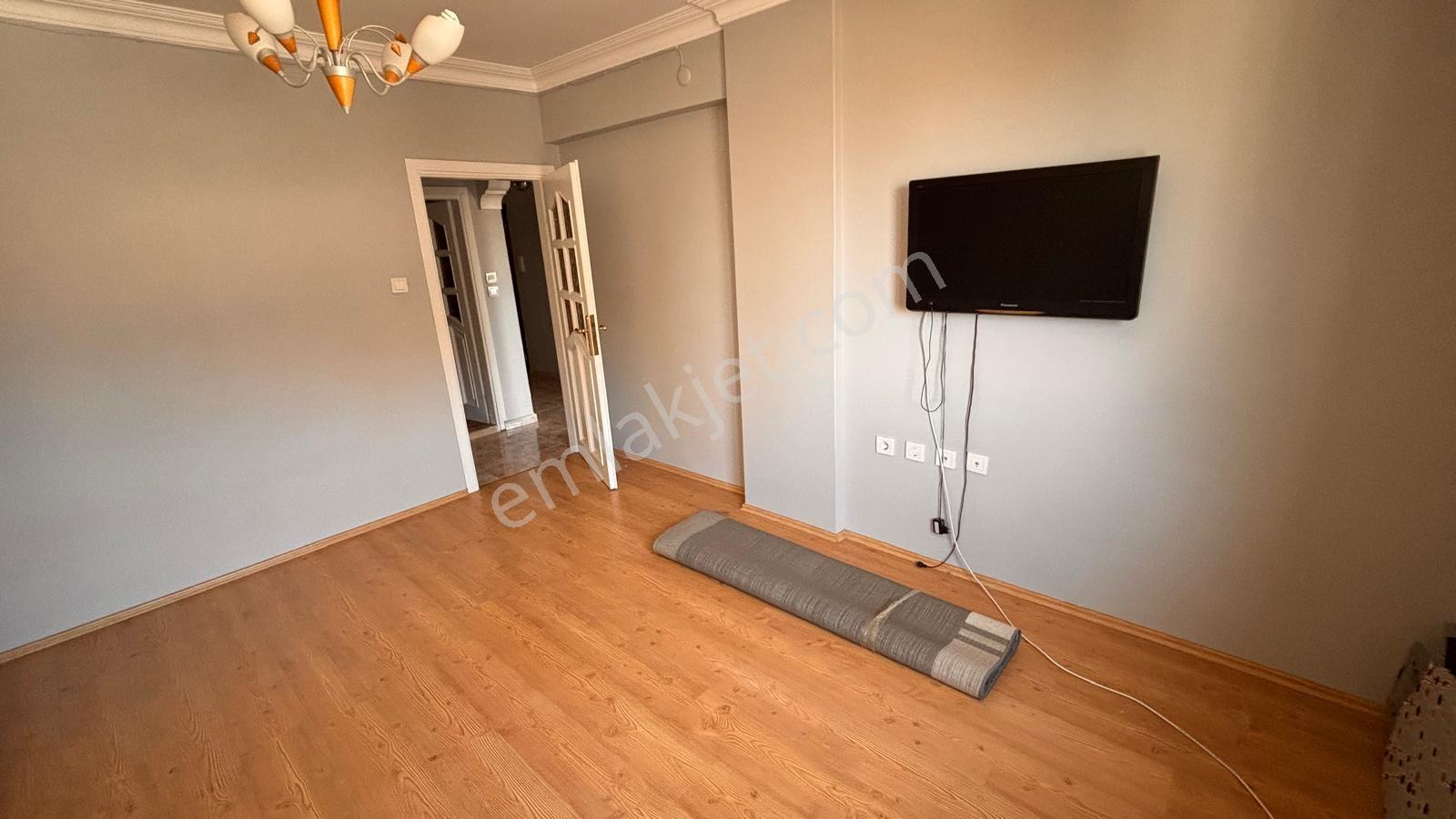 Barış Mahallesi Saraylar Apartmanında 4. Kat Kombili Daire - Görsel 12