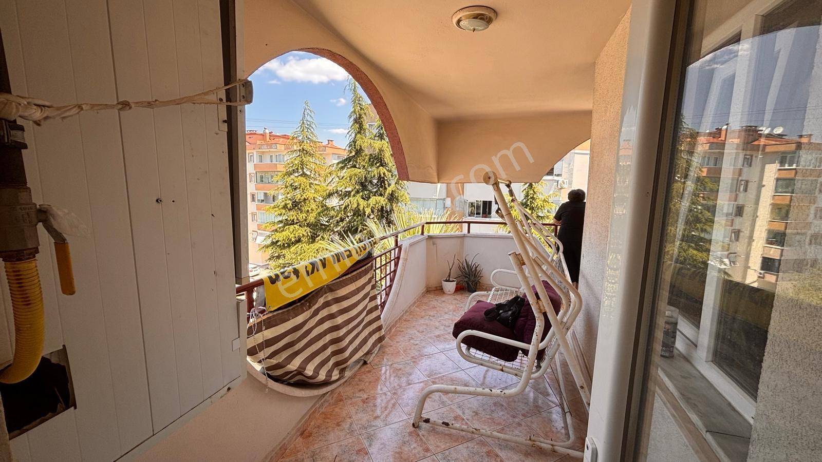 Barış Mahallesi Saraylar Apartmanında 4. Kat Kombili Daire - Görsel 9