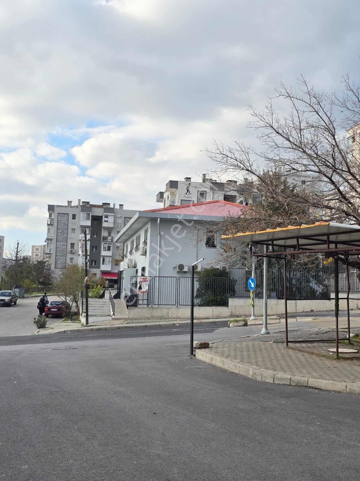 Bornova Evka 4te Balkonlu, Çift Cepheli, Ara Kat Eşyasız 2+1 - Görsel 11