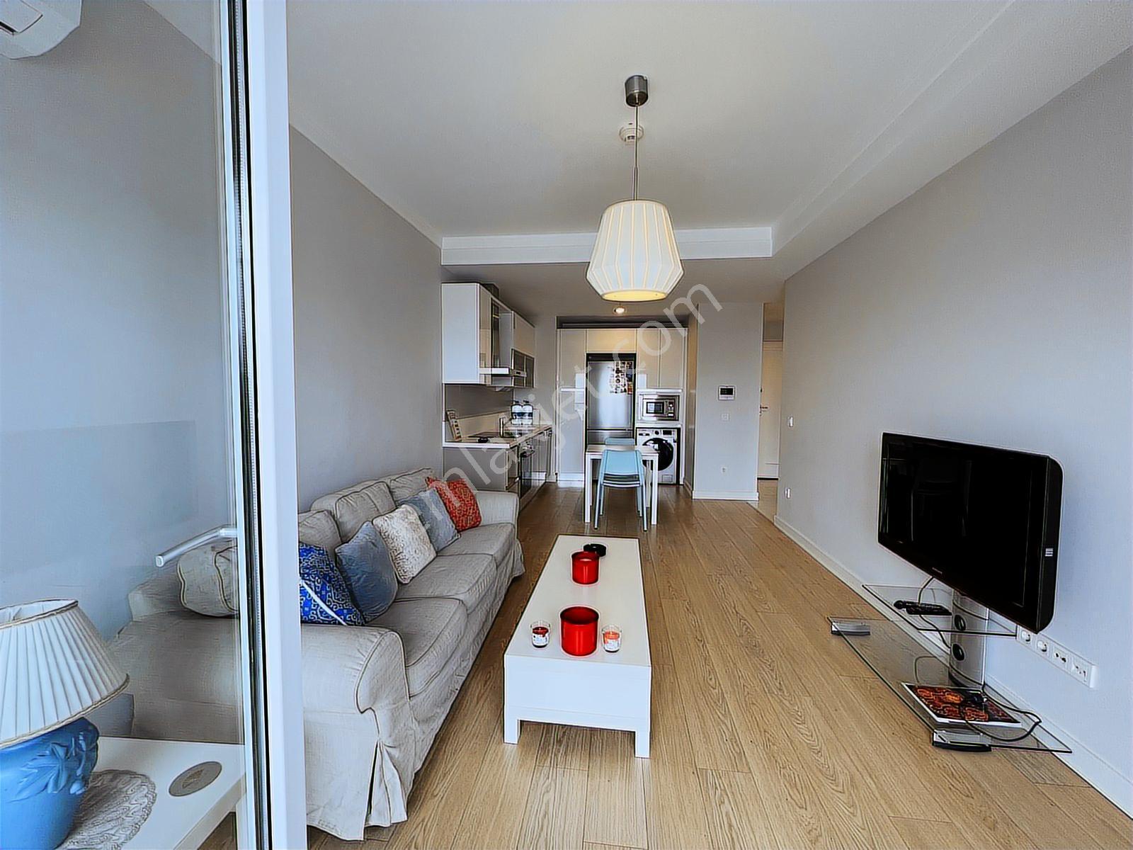 Halkalı Atakent Tema İstanbul Eşyalı Balkonlu Büyük Satılık 1+1 - Görsel 8