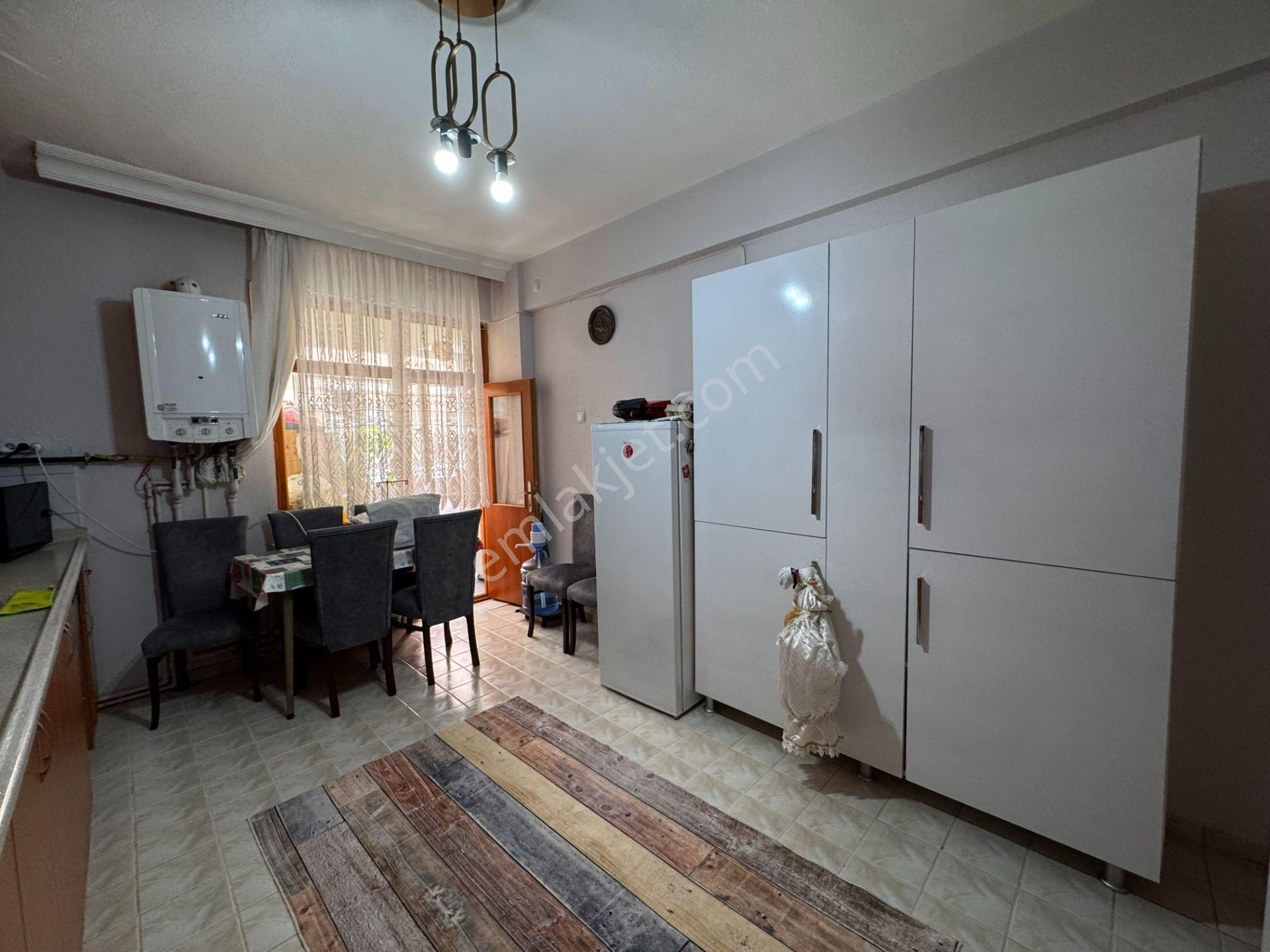 Keçeciler Mahallesinde 2+1 Satılık Oldukça Geniş Bakımlı Fırsat Daire - Görsel 12
