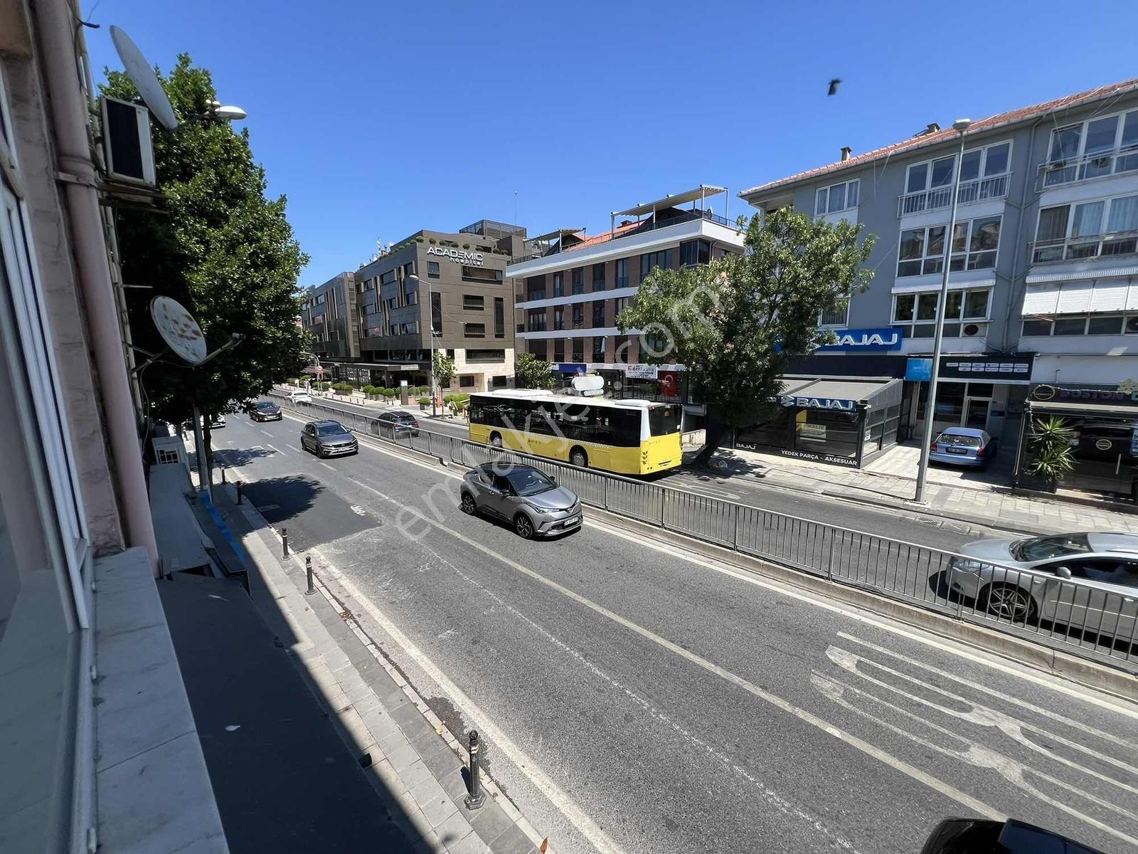Üsküdar Altunizade Kiralık 2+1 Cadde Üzeri Daire Metro Metrobüs - Görsel 14