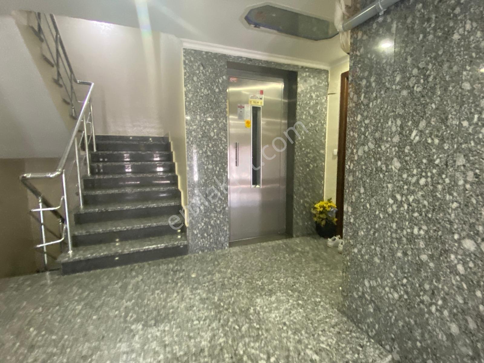 Bahçelievler Aka Koleji Yakını 200 M² 1.kat 4+1 K. Oto Parklı - Görsel 23