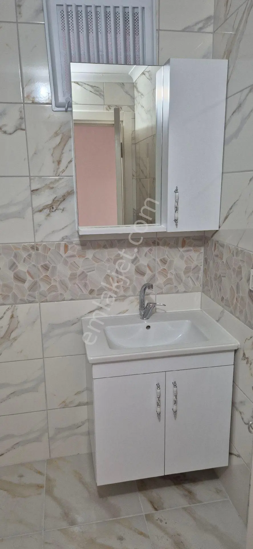 Öztürkler Gayrimenkulden Trabzon Akçaabat Yaylacık Mahallesi Akçaabat Caddesi No 114 Te 3+1 128 M2 2 - Görsel 18