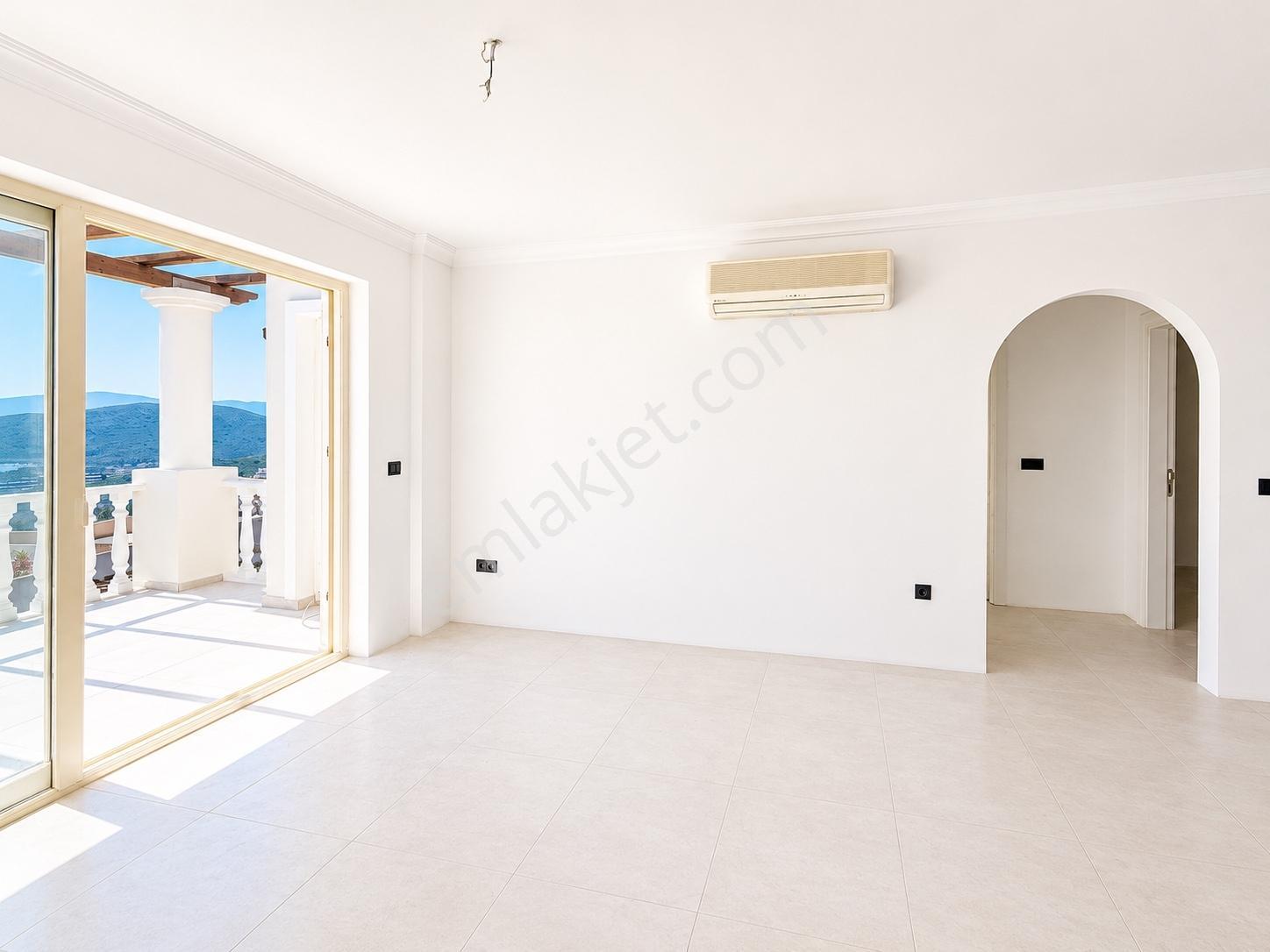 Bodrum'a Yakın Özel Plajlı Sitede Tamamen Yenilenmiş Satılık Ev - Görsel 3