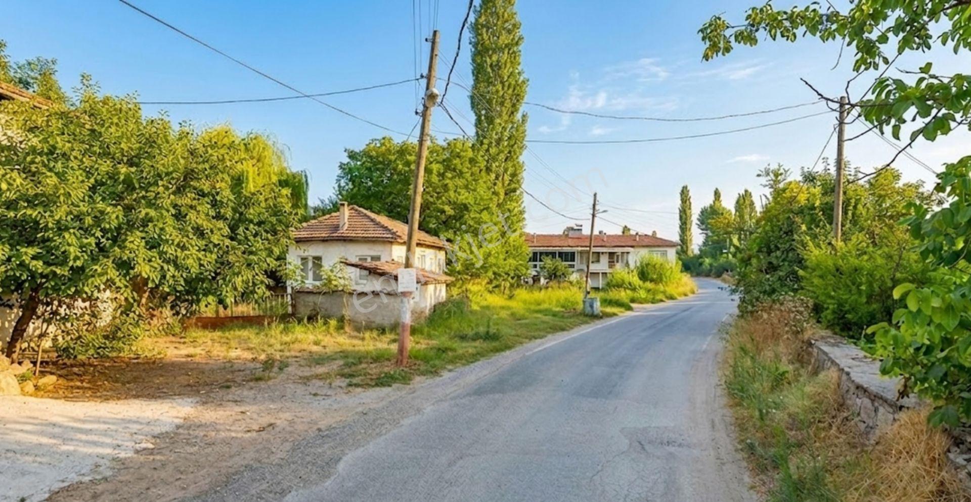 Re/max İnci'den Sındırgı Alacaatlı'da Satılık 1.048 M² Müstakil Bahçeli Ev