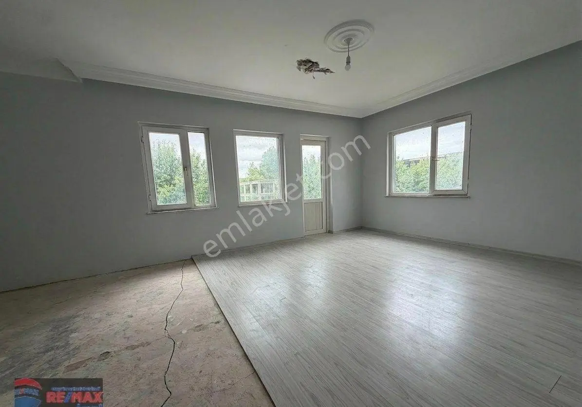 Re/max İnci'den Manyas Kızık Mah. Site Içınde Satılık 1+1 Daire - Görsel 2