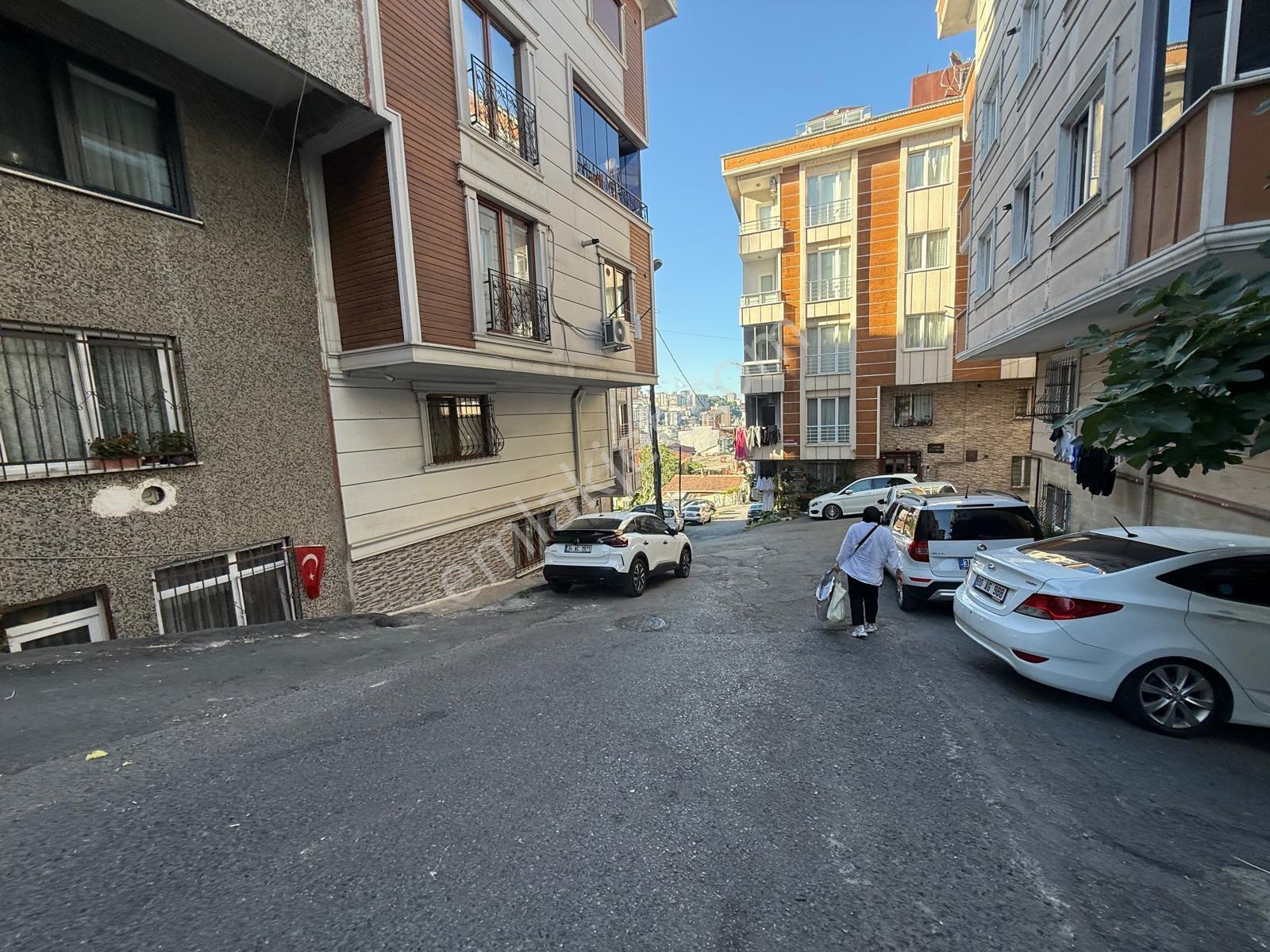Esentepe Mahallesi Tramvaya Yakın 4+1 Manzaralı Dubleks Daire - Görsel 6