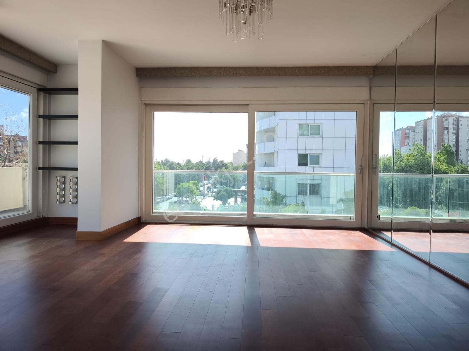 Ataköy Novus Sitesi'nde Kiralık 3+1 330 M2 Geniş Müstakil Teras - Görsel 5