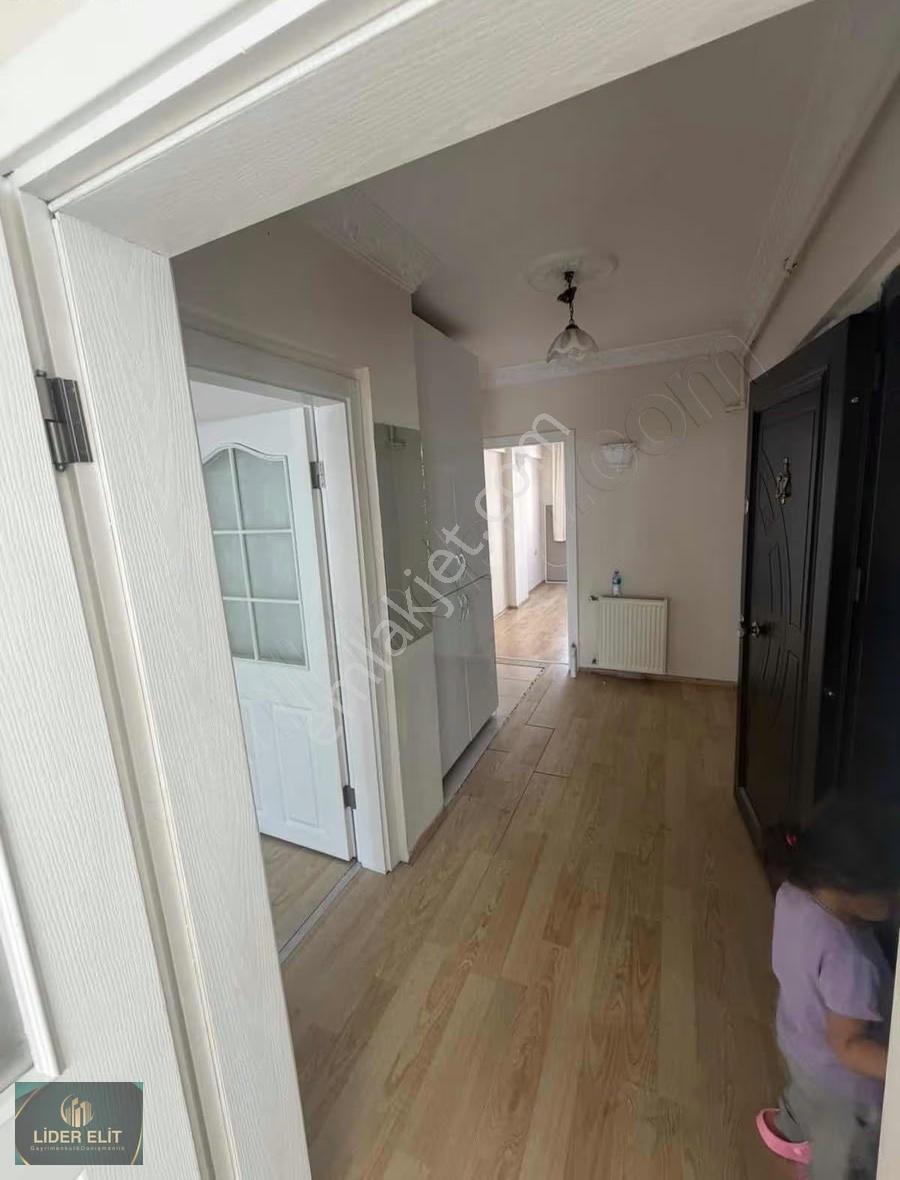 Esenevler'de 3+1 Kiralık Daire - Görsel 4