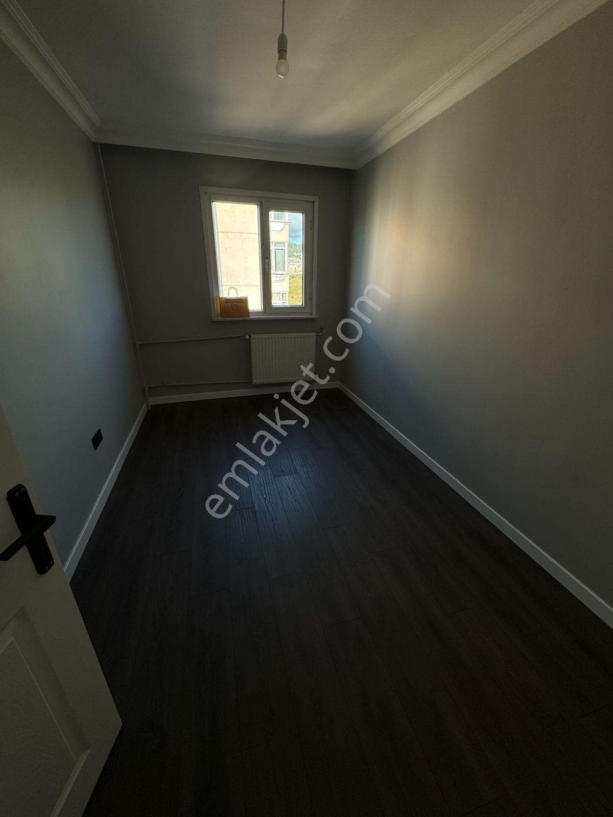 E-5 Üzerinde Site İçerisinde Satılık 3+1 Tadilatlı Daire - Görsel 23