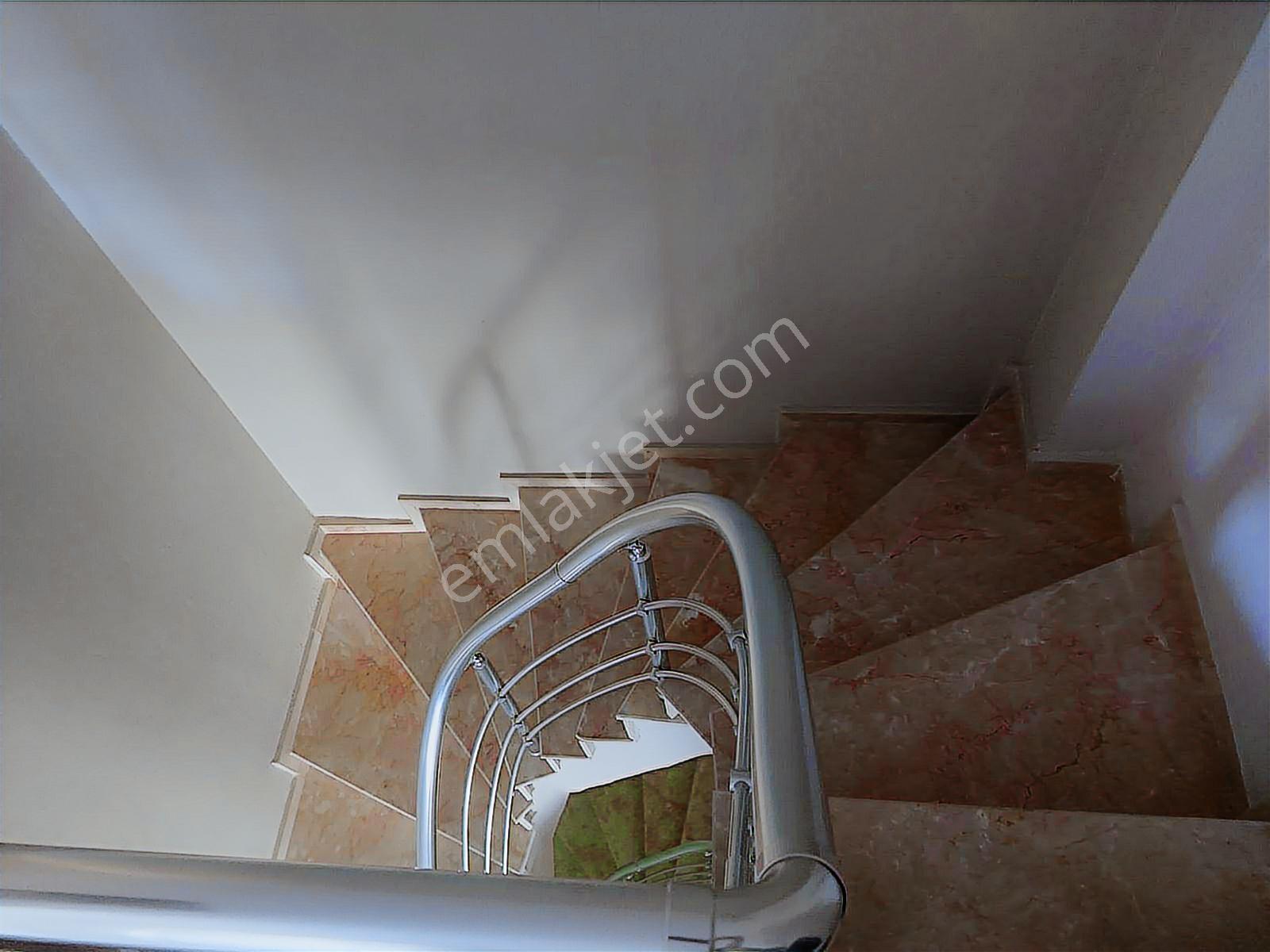 Yeni Foça'da Kesintisiz Deniz Manzaralı 3+1 Kiralık Villa - Görsel 8