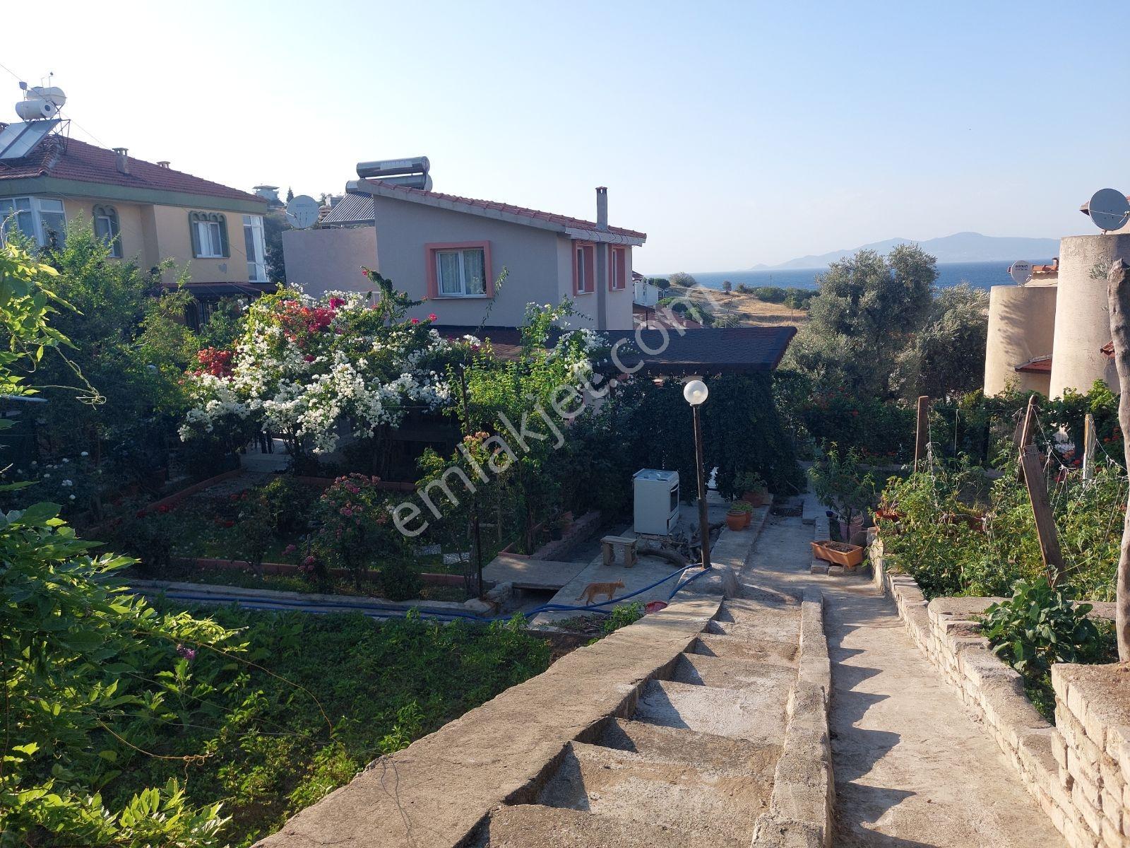 Yeni Foça'da Kesintisiz Deniz Manzaralı 3+1 Kiralık Villa - Görsel 32