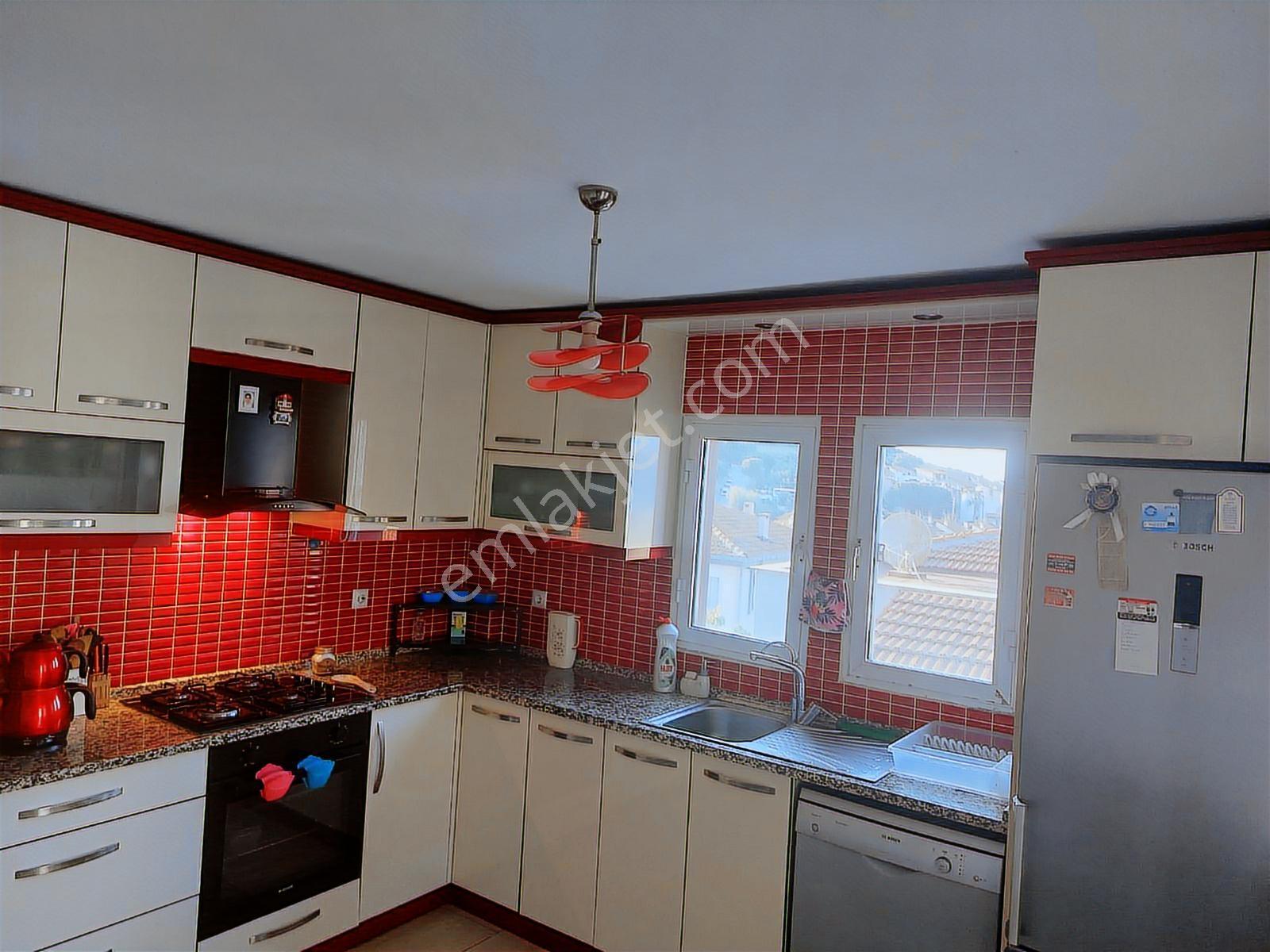 Yeni Foça'da Kesintisiz Deniz Manzaralı 3+1 Kiralık Villa - Görsel 11