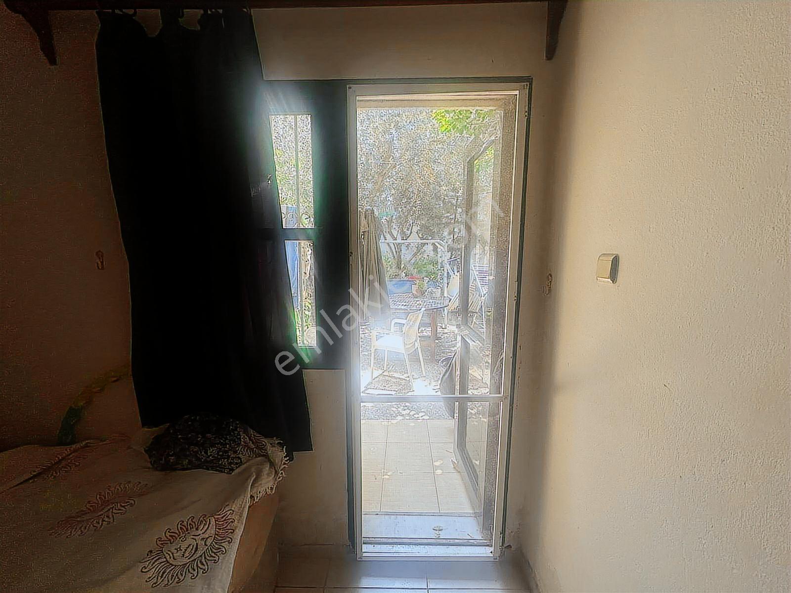 Eski Foça'da Denize Çıkan Sokakta 3+1 Bahçeli Fırsat Daire - Görsel 18