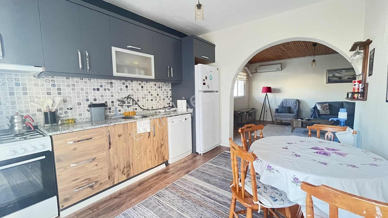 Yenifoça Burunucu'da Denize 2 Dk Uzaklıkta Eşyalı Kiralık Daire!