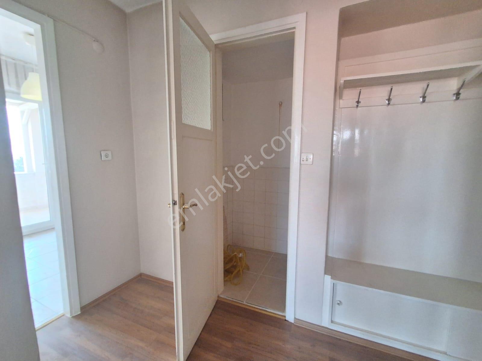 Bornova Büyük Park Karşısı Kiralık 3+1 - Görsel 8