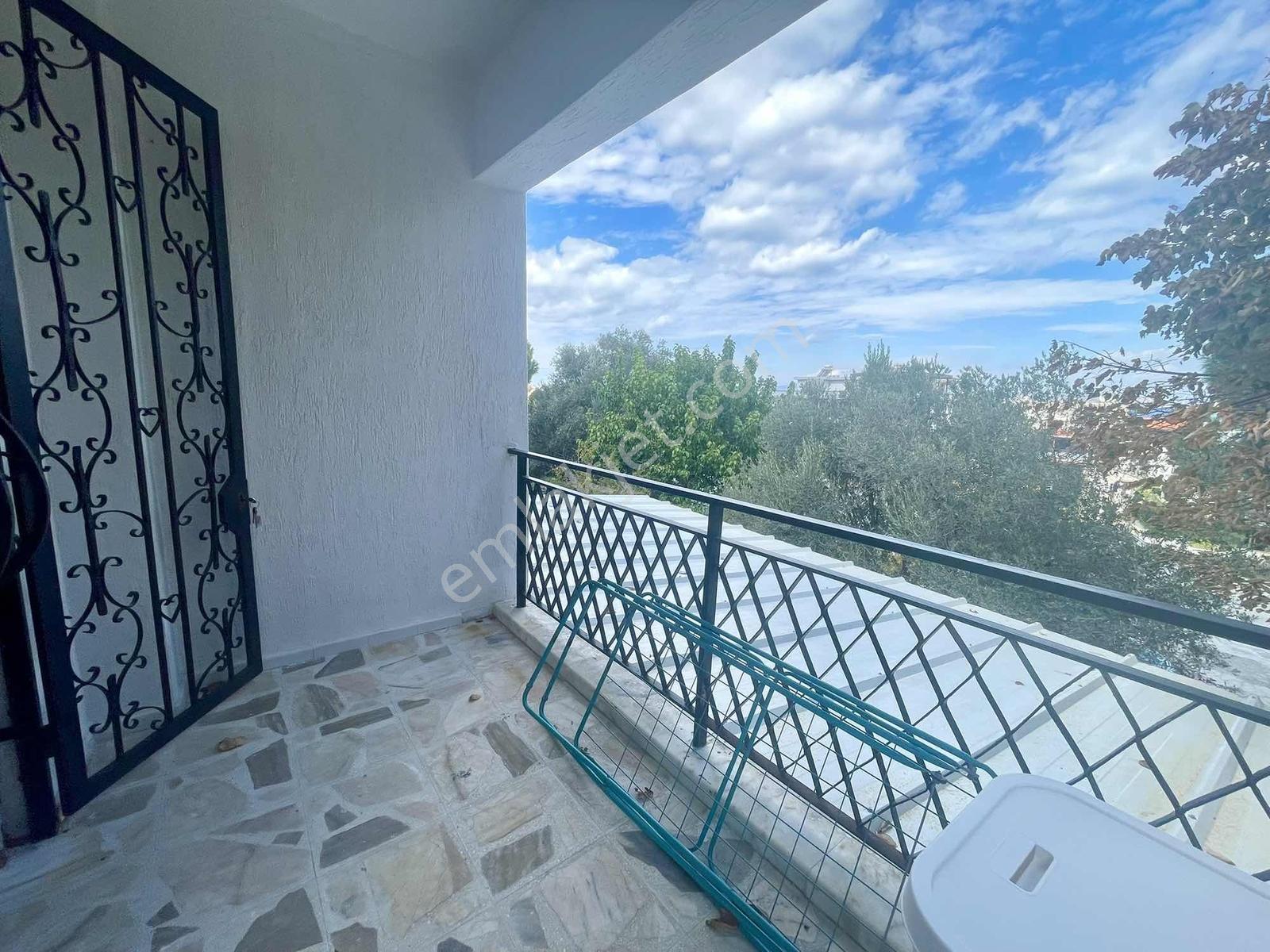 Yenifoça'da Tam Müstakil, Bahçeli Doğalgazlı Villa - Görsel 35