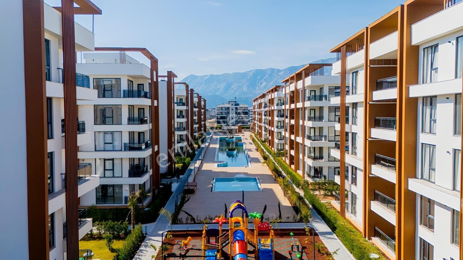 Eşyalı 1+1 Ara Kat, Doğalgazlı / Havuz Manzaralı / - Görsel 3