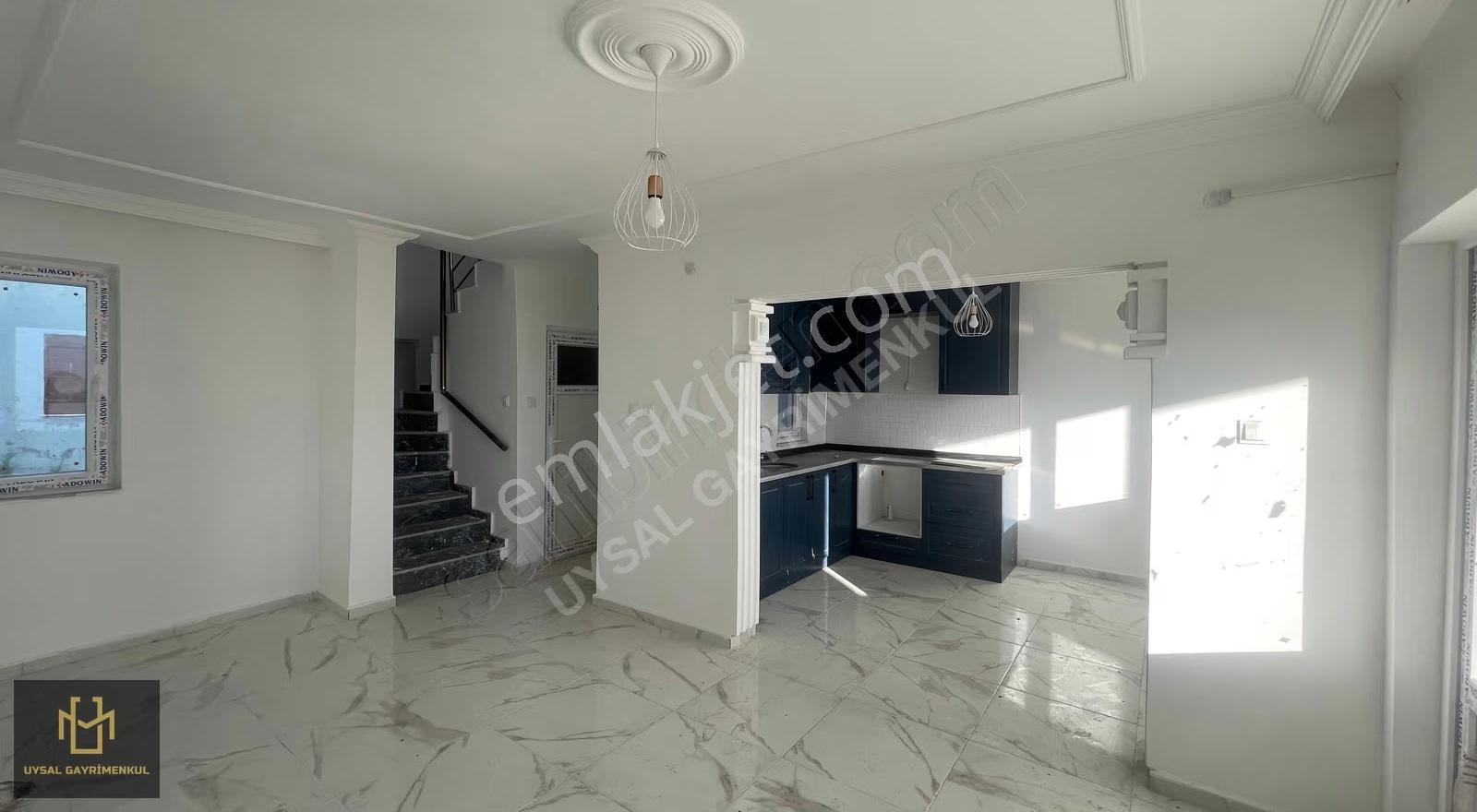 Boğazkent'te Satılık Yeni Tadilatlı Villa - Denize 300m