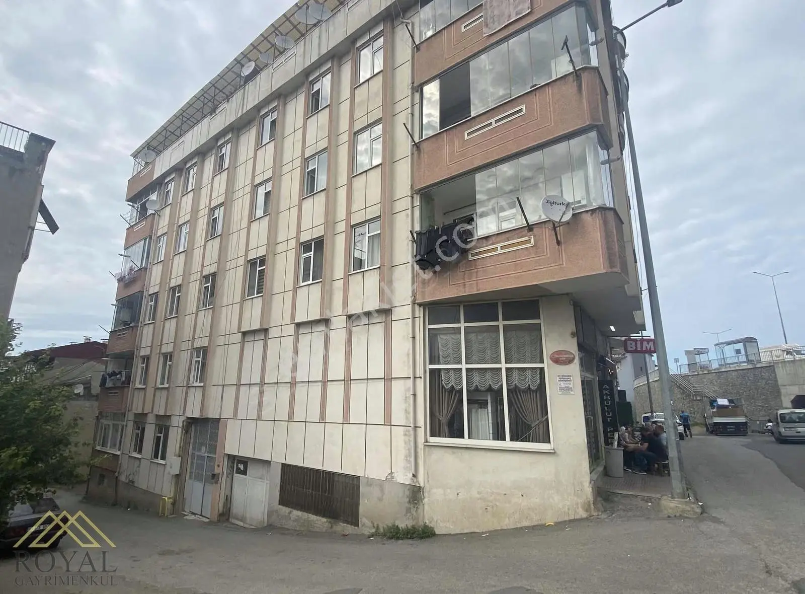 Royal'den Meydana Yürüme Mesafesinde Satılık Fırsat 3+1 Daire