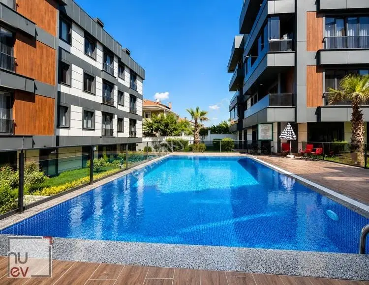 Beylikdüzü'nde Havuzlu Site İçi Geniş M2 3+1 - Nuev