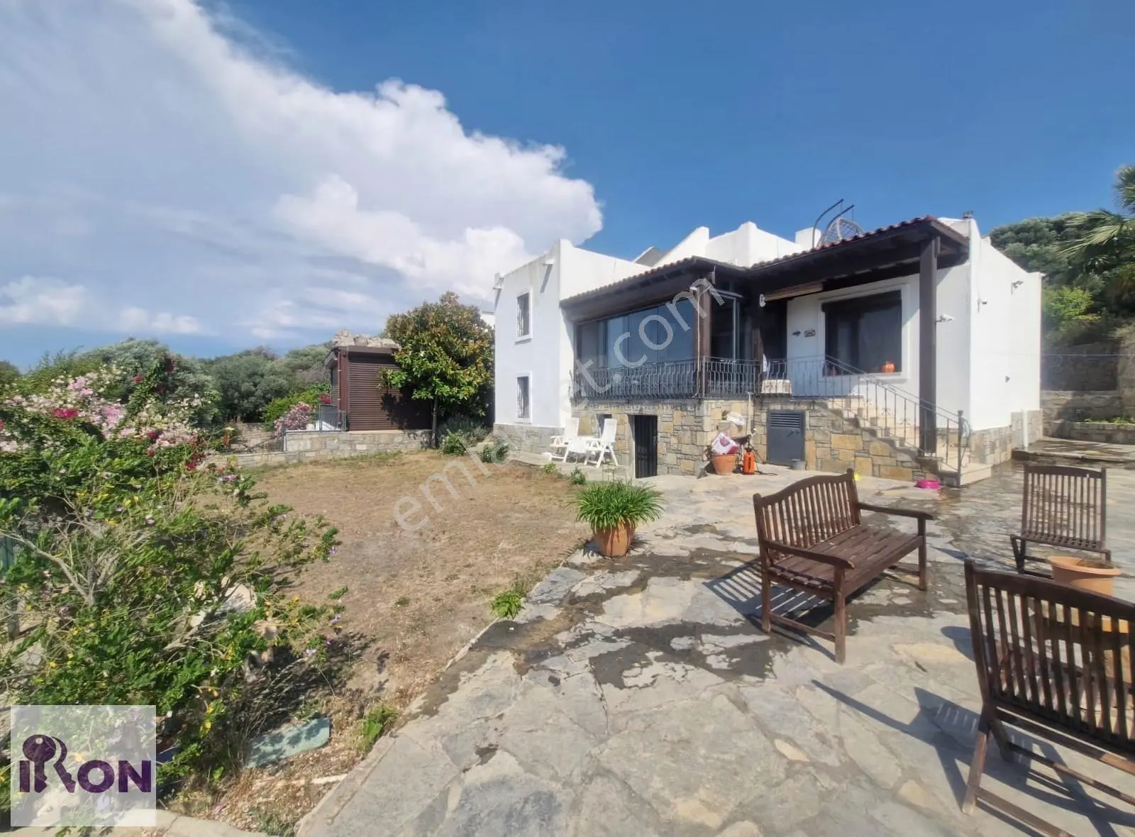 Türkbükü Hekim Köy Sietesinde 1.600m2 Bahçe Paylı Satılık Villa