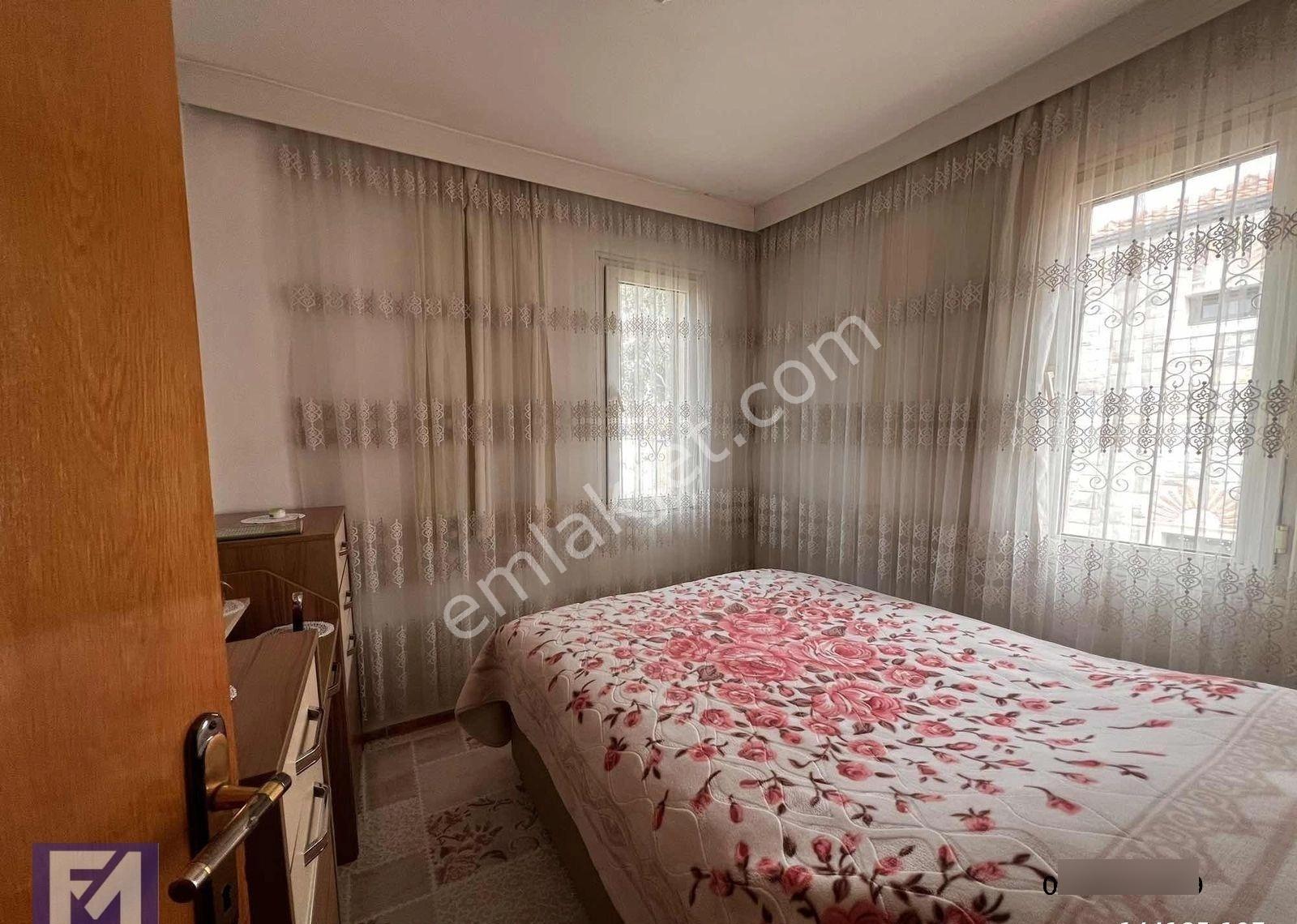 Eskifoçada Satılık Müstakil Kullanımlı Dubleks Villa - Görsel 11