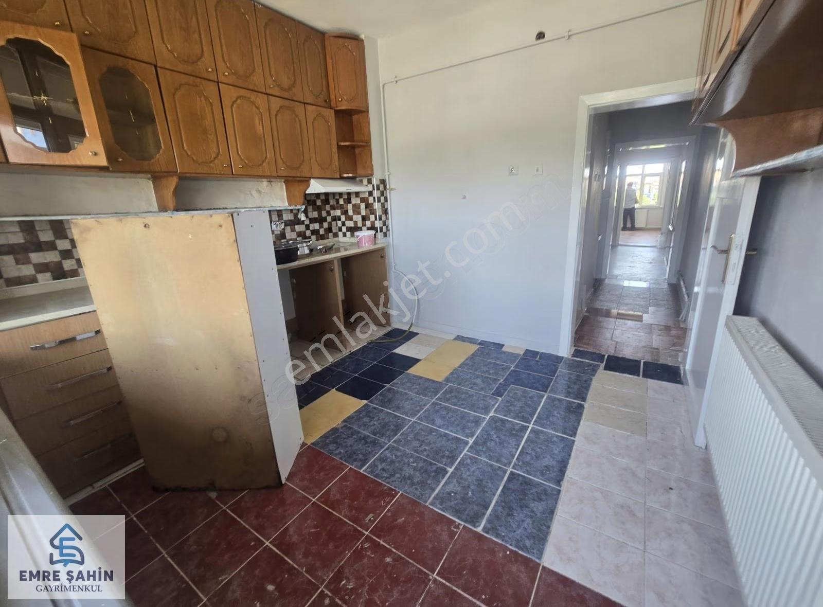 Cumhuriyet Mah Tramvay Karşısı 3+1 Kiralık Bakımlı Daire - Görsel 11