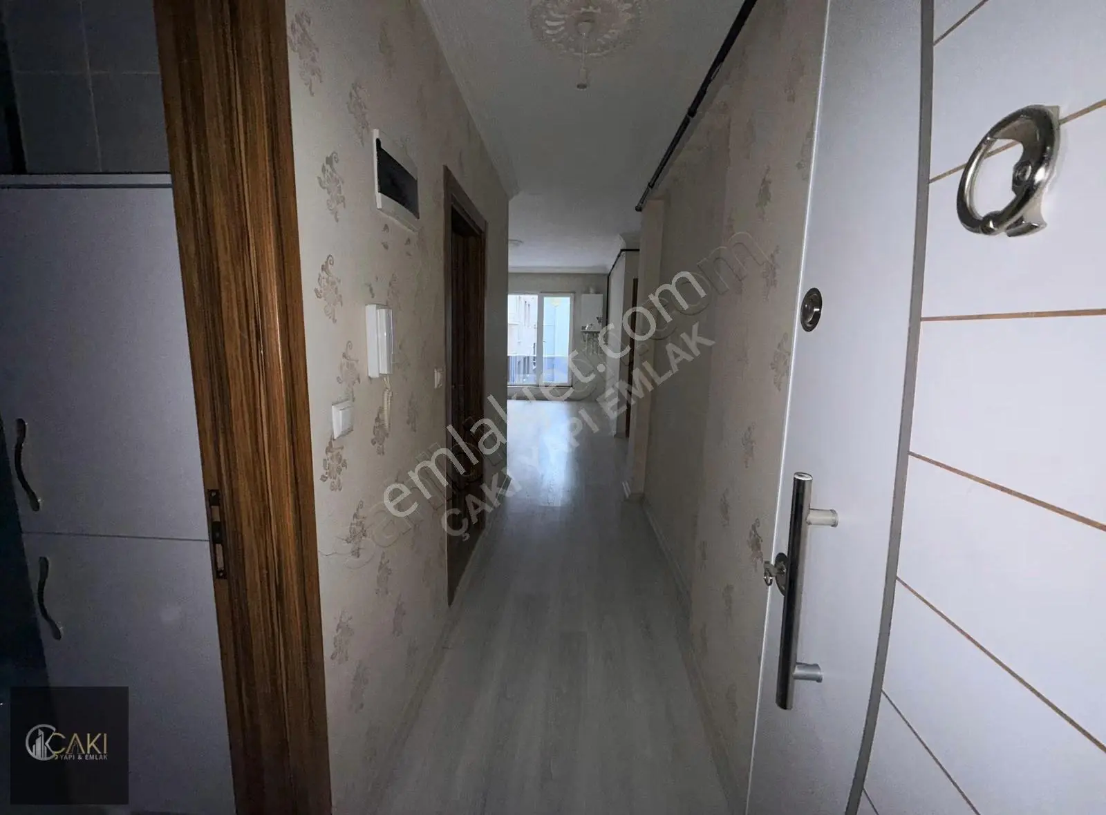 Çakı Yapı Emlak'tan Suvaroğlu Caddesinde 1+1 Kiralık Daire - Görsel 2
