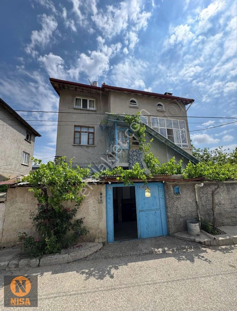 Nisa'dan 3 Katlı Satılık Müstakil Ev