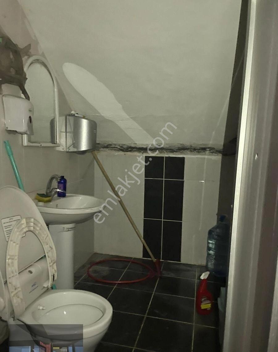 Güzelyurt Mahallesinde Metrobüse 5 Dakika 300 M2 Kiralık Dükkan - Görsel 33