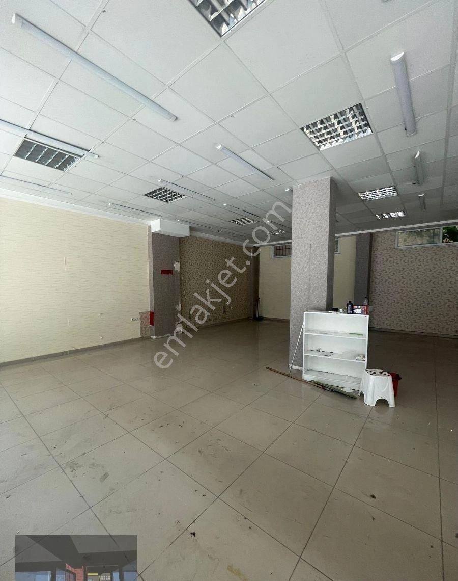 Güzelyurt Mahallesinde Metrobüse 5 Dakika 300 M2 Kiralık Dükkan - Görsel 18