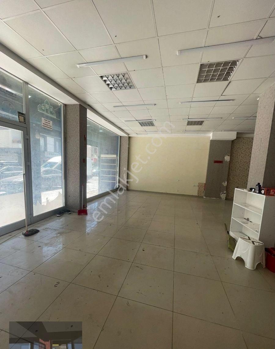 Güzelyurt Mahallesinde Metrobüse 5 Dakika 300 M2 Kiralık Dükkan - Görsel 25
