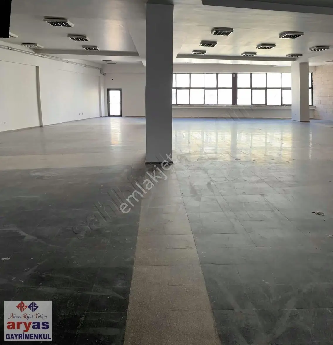 Demirtepe Metro Durağı Önünde 600 M2 İşyeri