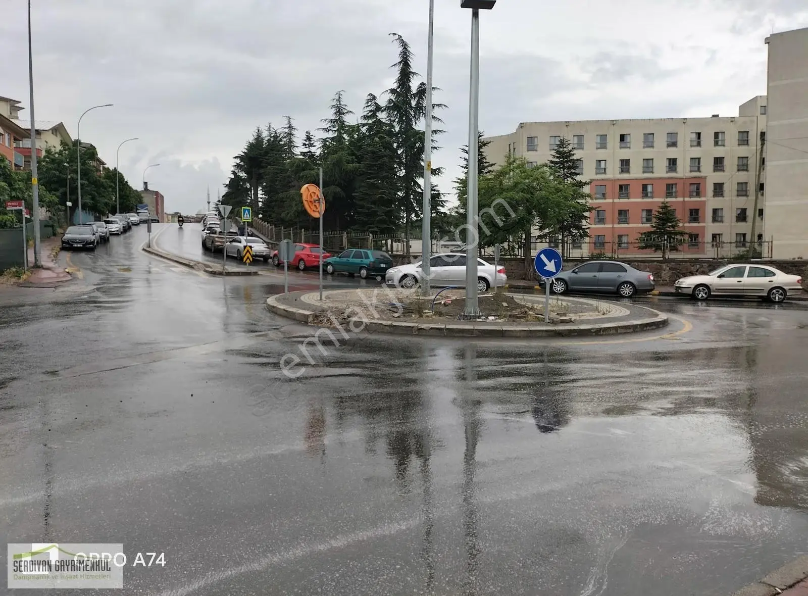 Erenler Eğitim Araştırma Hastanesi Civarında Geniş Satılık Arsa.
