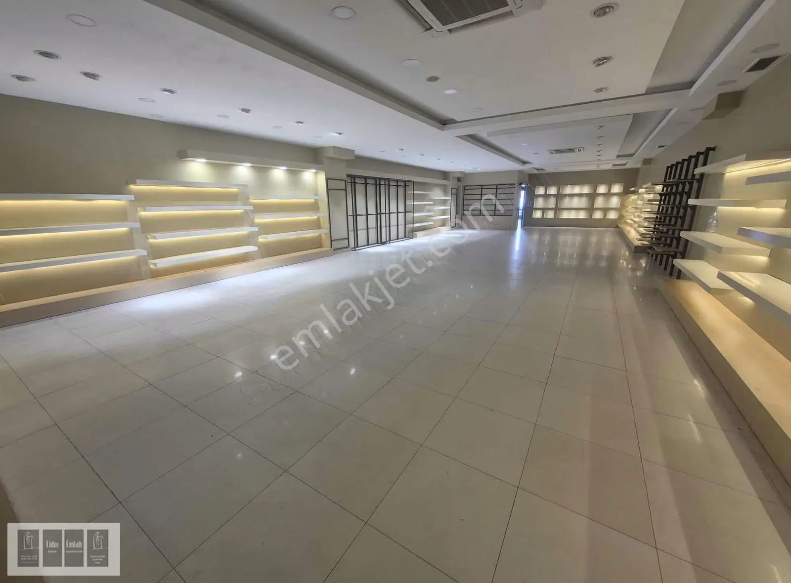 İstanbul İkitelli Sinpaş İş Merkezinde Ön Cepe 500 M2 Satılık