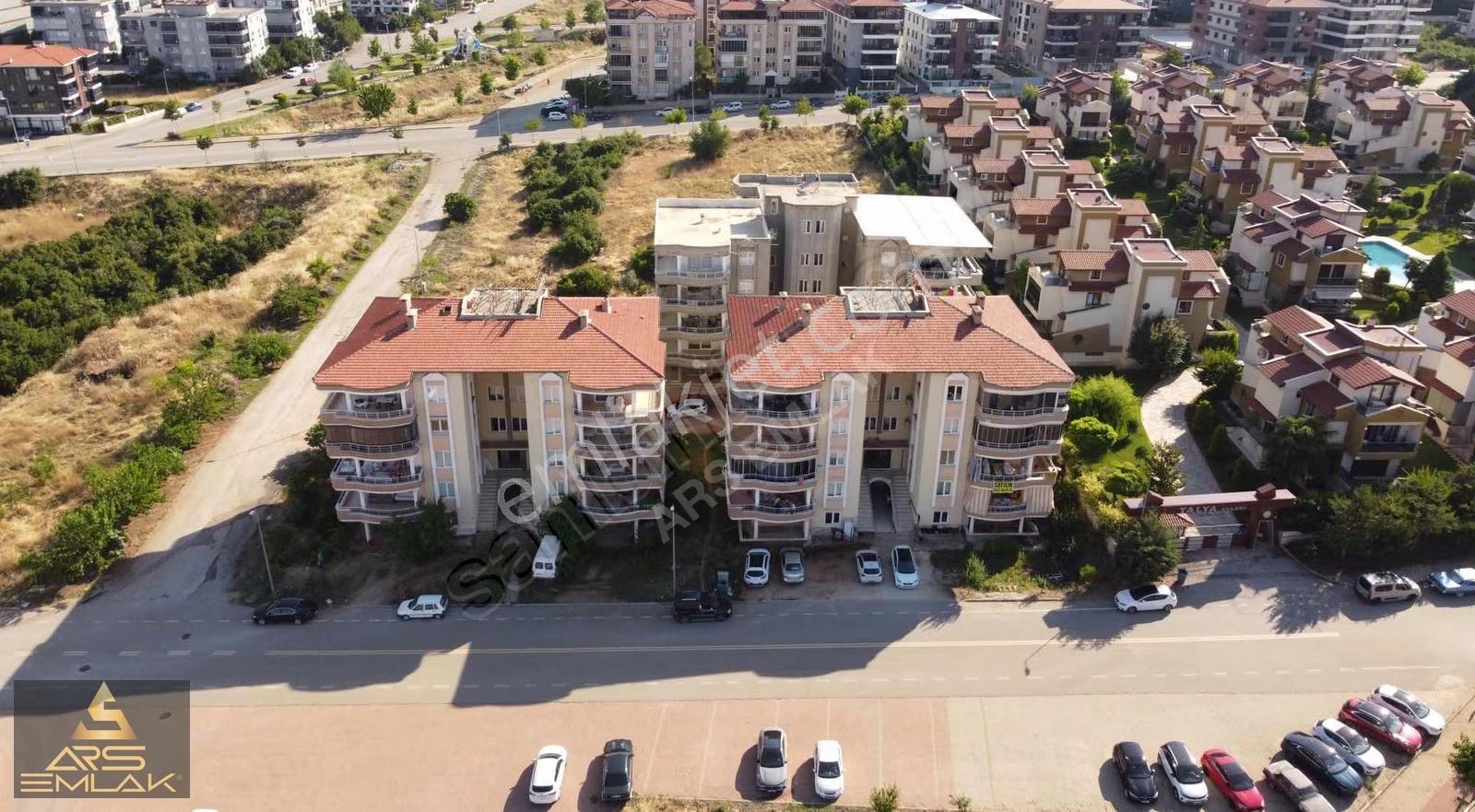 Ars'den Satılık 1200 Evlerde Göveçlik Cad 185m2 Net 3+1 Ara Kat