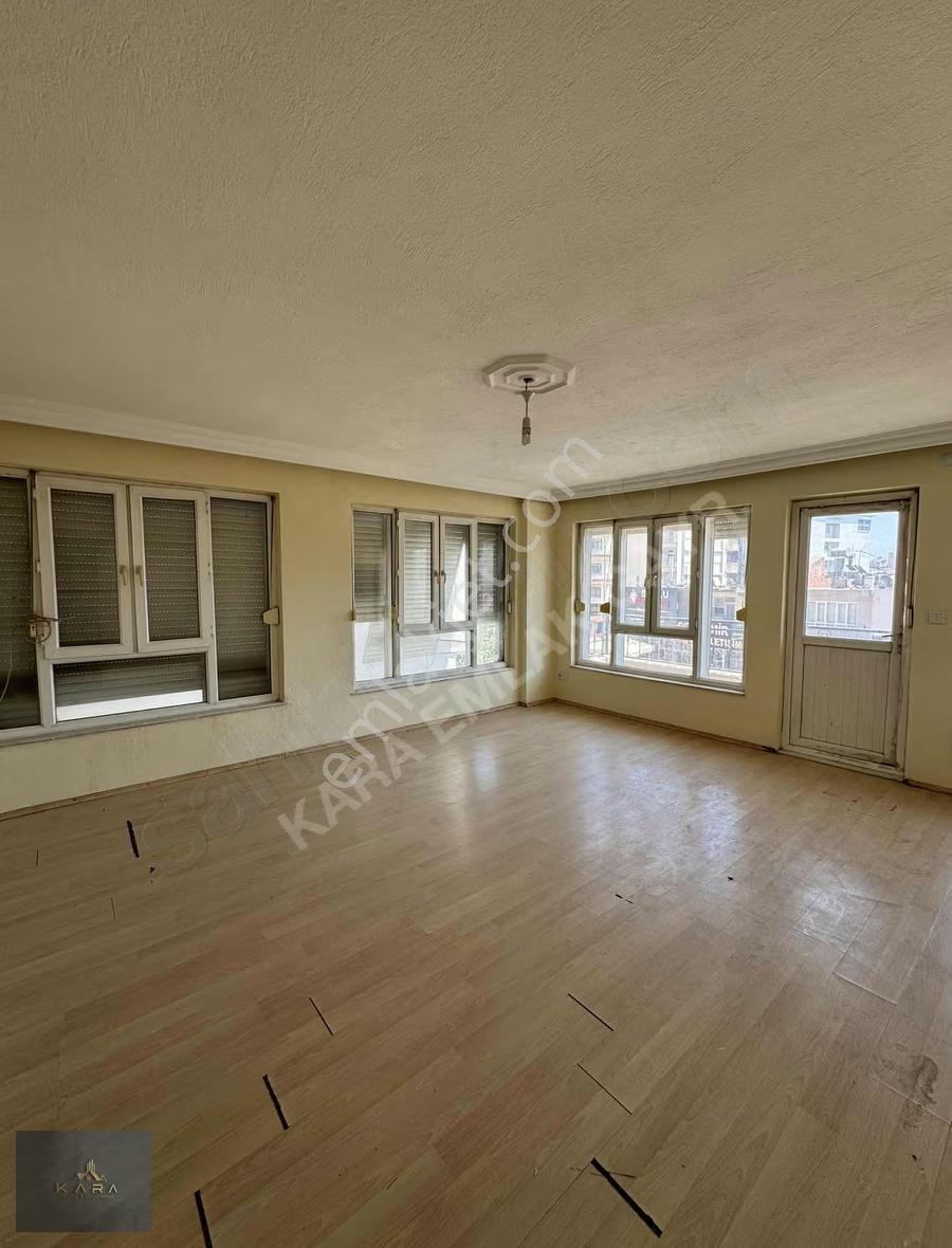 Ana Cadde Üzeri Geniş 180 M2 Daire