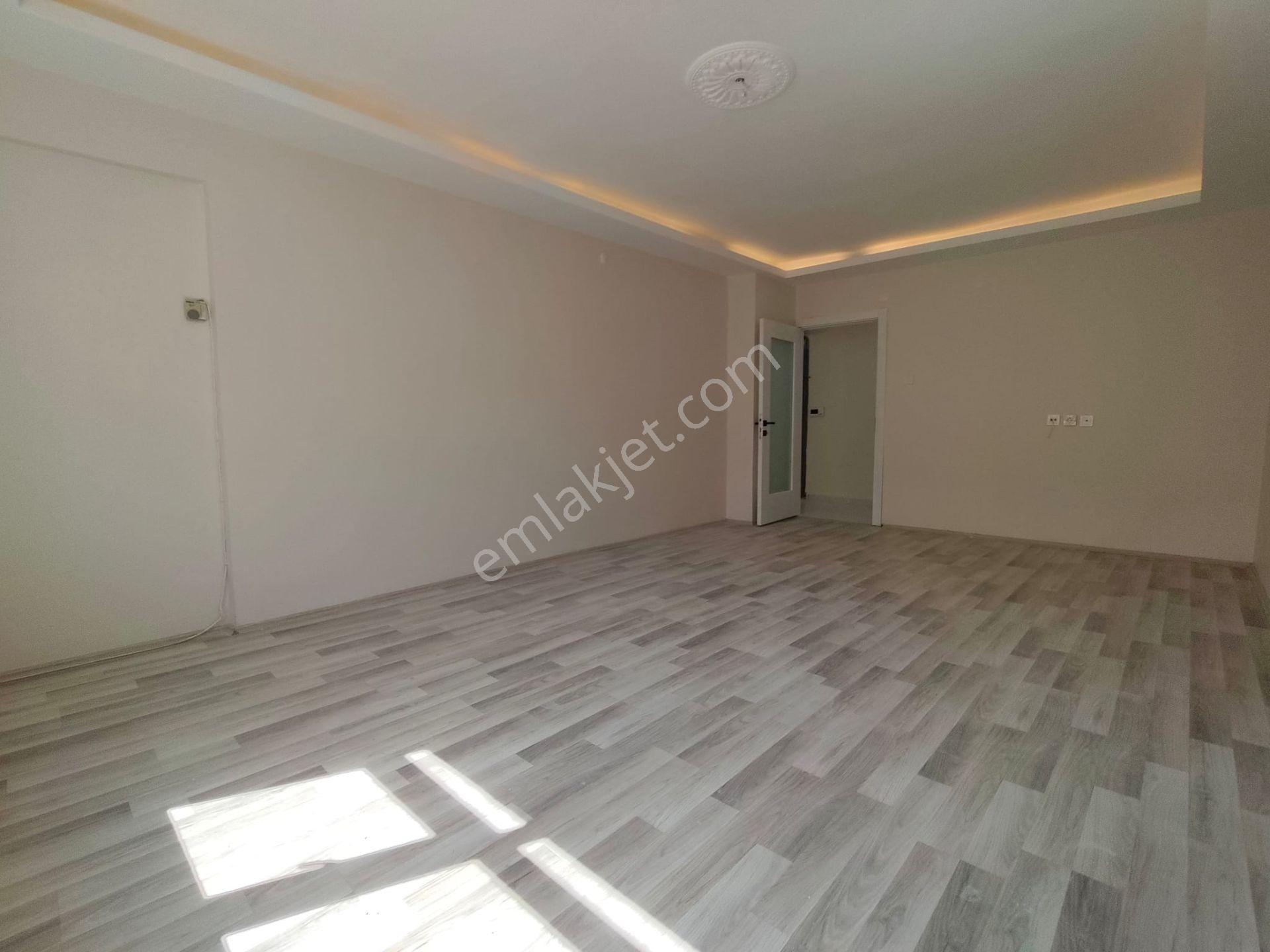 Yılmaz Gayrimenkulden Tandoğan Mah 3+1 Arakatta 135m2 Lüx Yapılı 4.149 Pazarlıklı Daire - Görsel 3